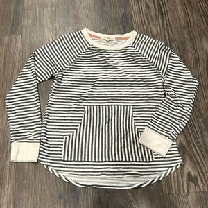 Long sleeve t shirt.